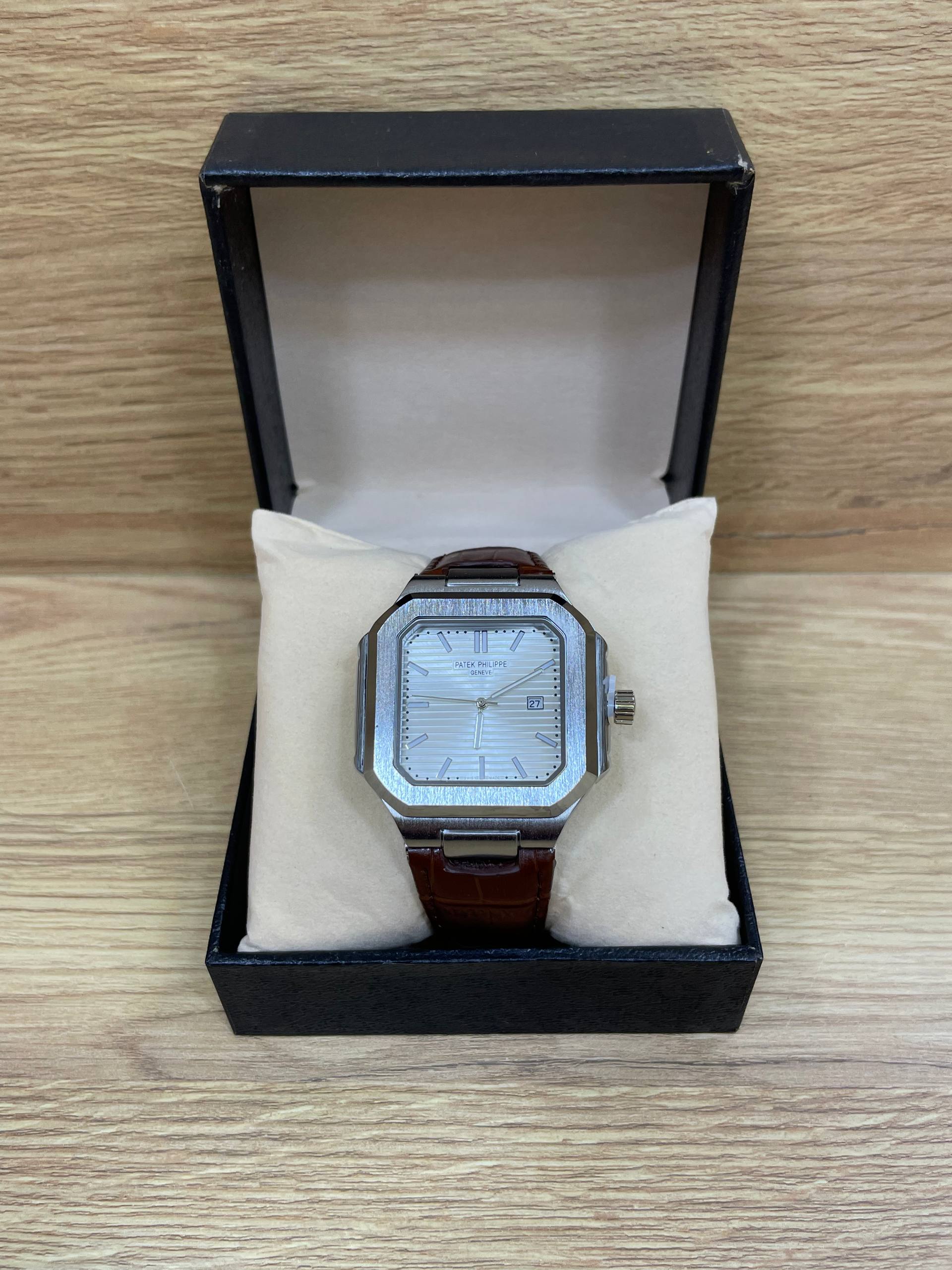 PATEK PHILIPPE CUIR BOITE SIMPLE