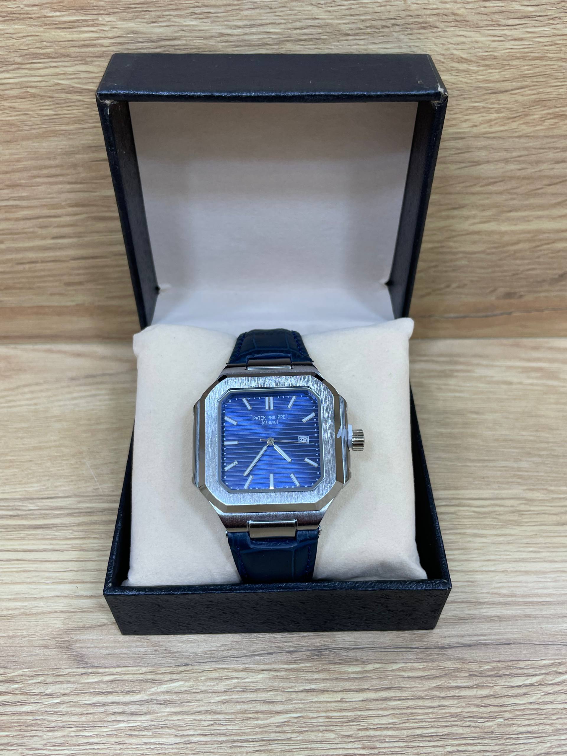 PATEK PHILIPPE CUIR BOITE SIMPLE