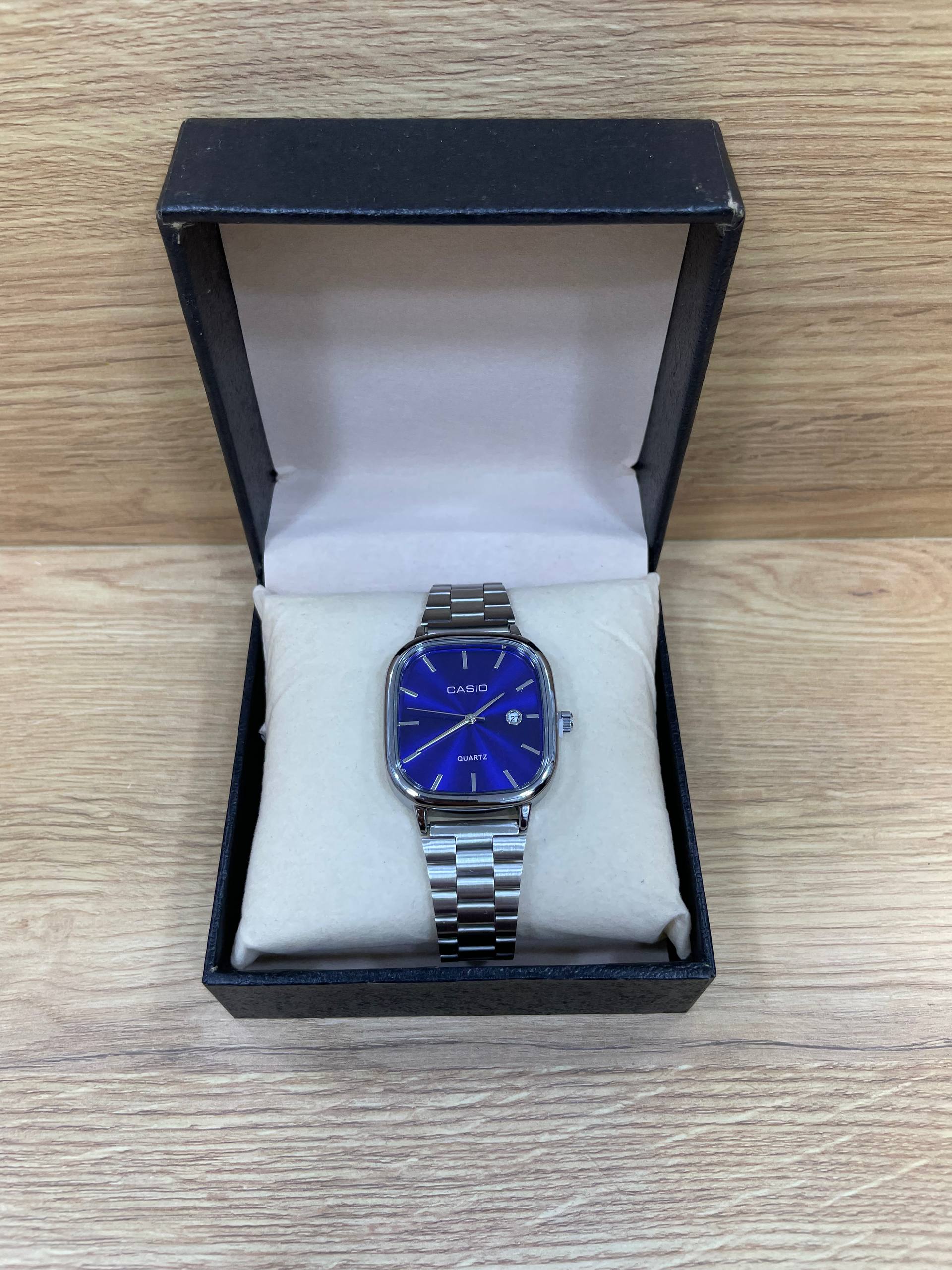 CASIO OVAL BOITE SIMPLE