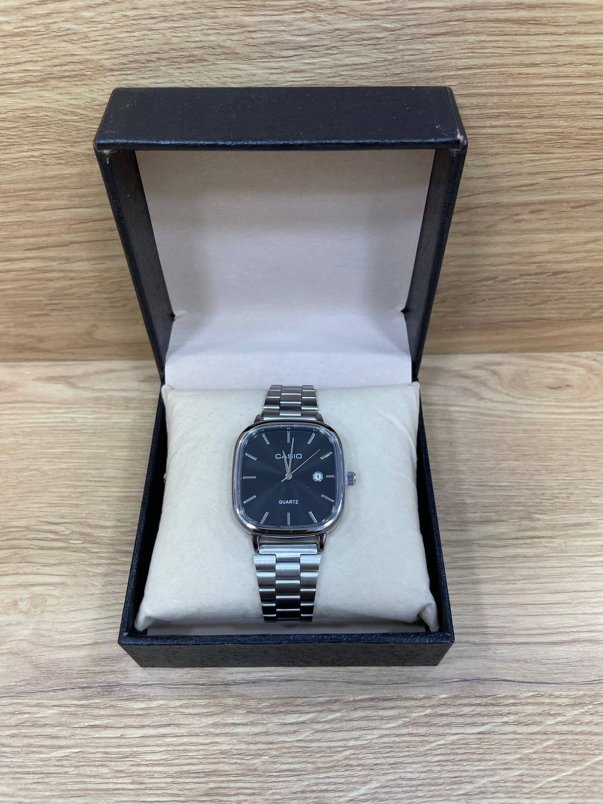 CASIO OVAL BOITE SIMPLE