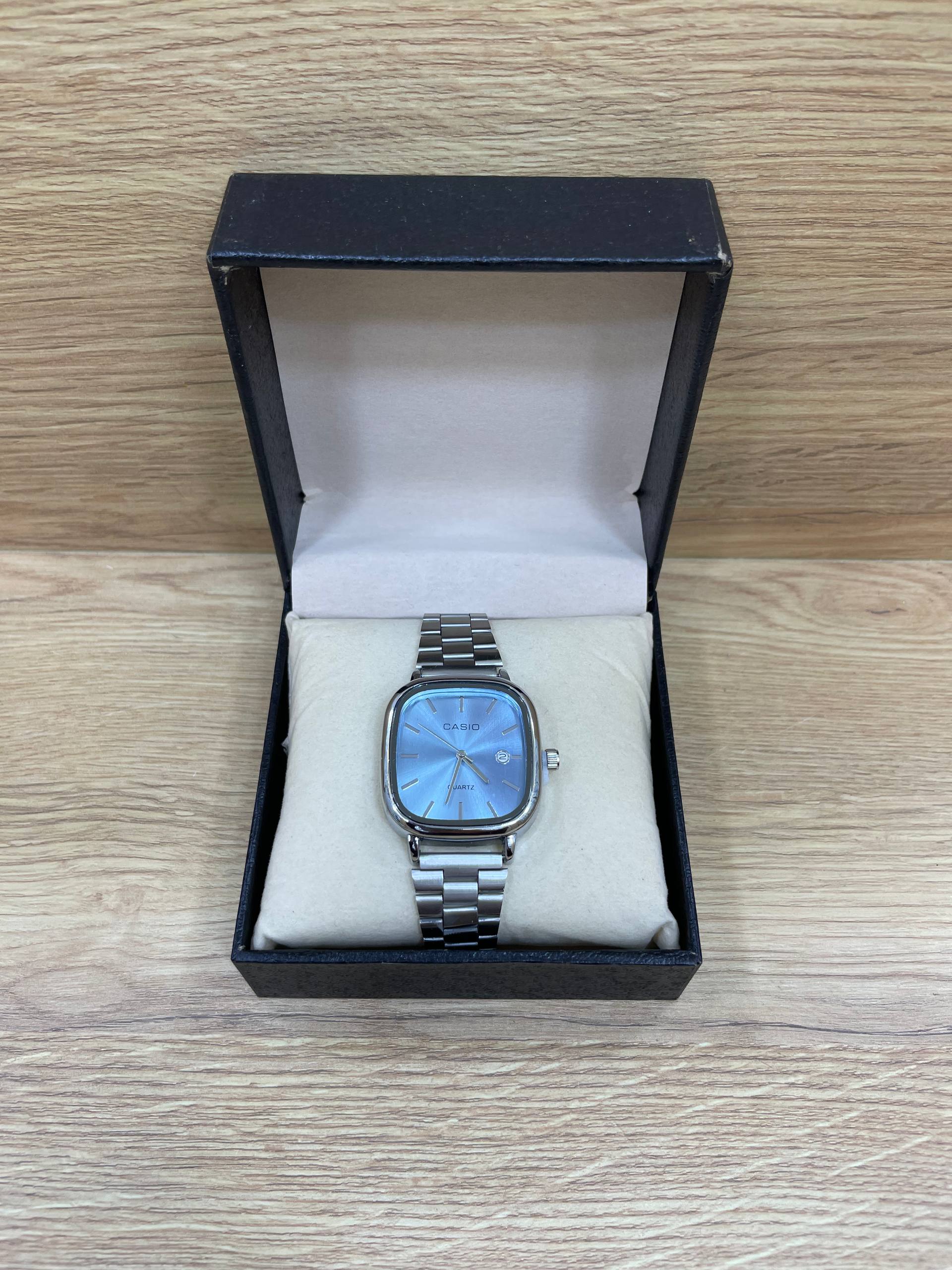 CASIO OVAL BOITE SIMPLE
