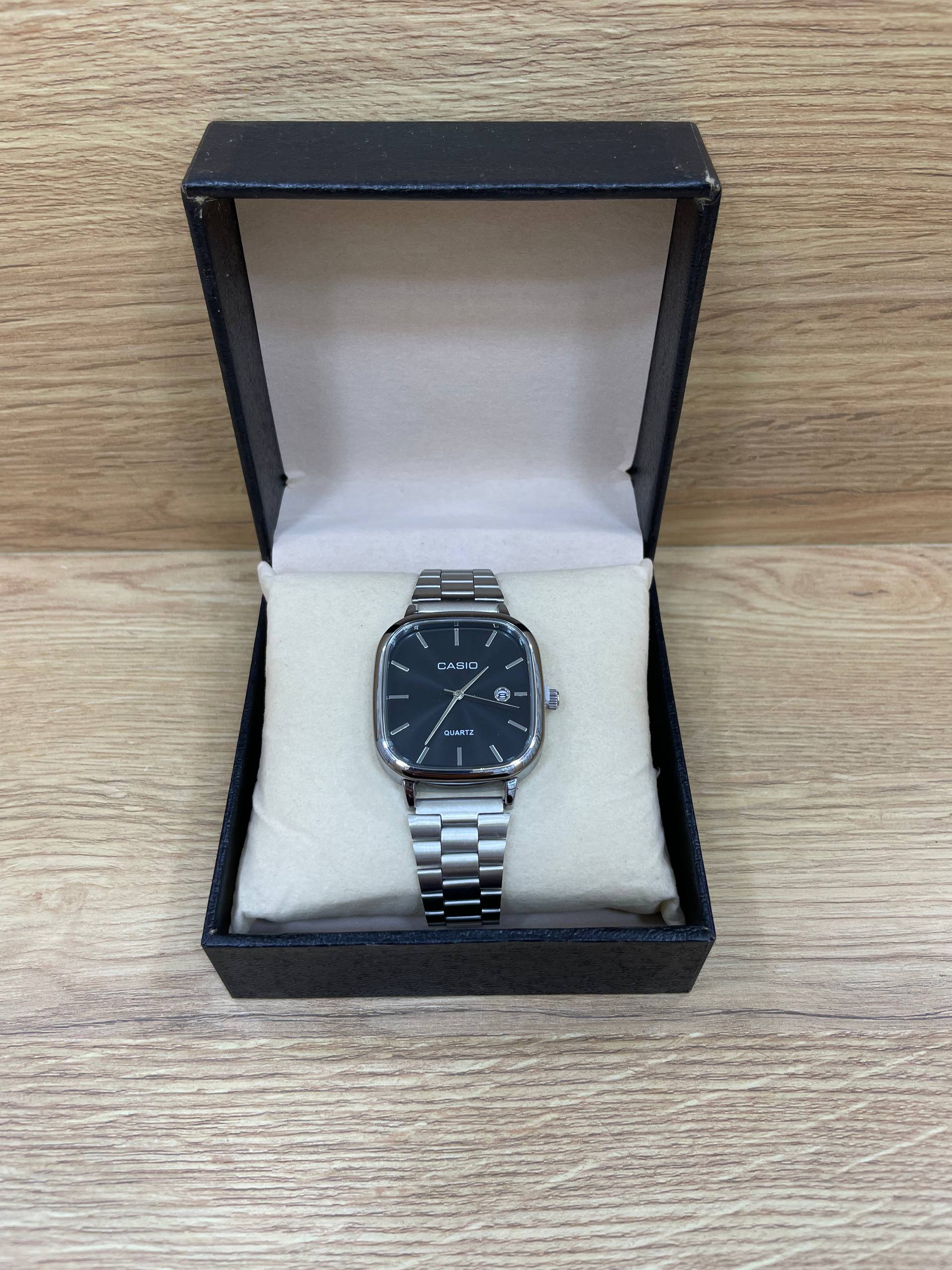 CASIO OVAL BOITE SIMPLE
